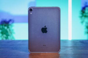 Le dos de l'iPad mini 6 // Source : Louise Audry pour Numerama