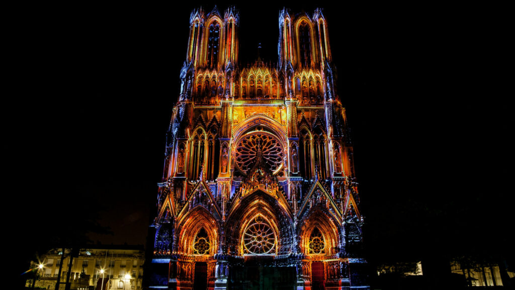 La cathédrâle de Reims, illuminé par Moment Factory // Source : Moment Factory La cathédrâle de Reims, illuminé par Moment Factory // Source : Moment Factory