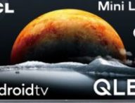 La TV QLED et Mini LED TCL C825 de 55 pouces.  // Source : TCL