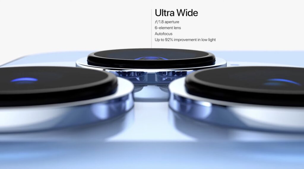 Les trois modules photo de l'iPhone 13 Pro // Source : YouTube/Apple Les trois modules photo de l'iPhone 13 Pro // Source : YouTube/Apple