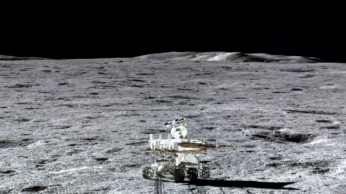 Le rover Yutu 2 sur la Lune. // Source : Flickr/CC/CSNA/Siyu Zhang/Kevin M. Gill (image recadrée) Le rover Yutu 2 sur la Lune. // Source : Flickr/CC/CSNA/Siyu Zhang/Kevin M. Gill (image recadrée)