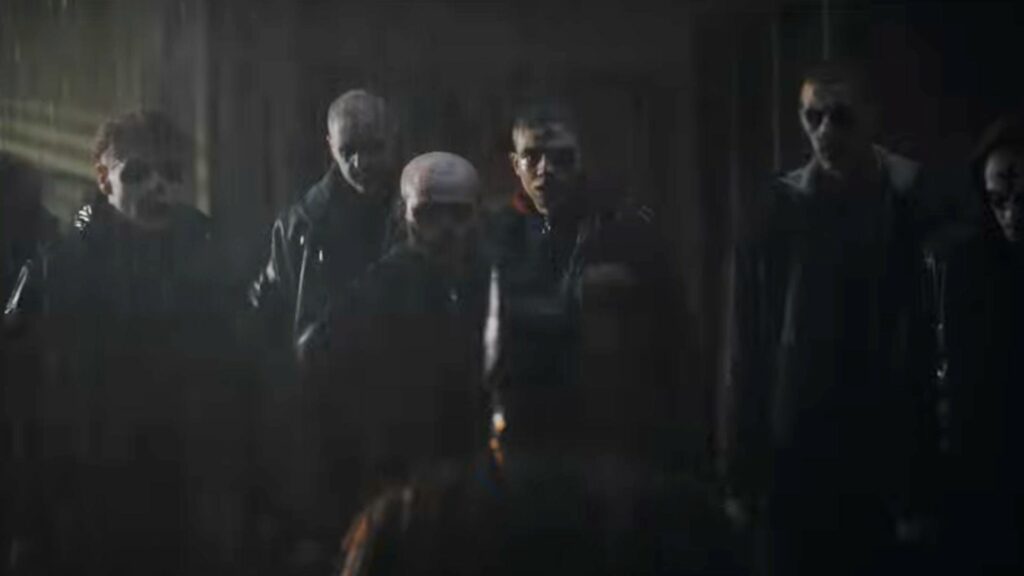 Qui sont ces gens ? // Source : Warner Qui sont ces gens ? // Source : Warner