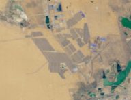 La Chine a déjà des parcs solaires dans le désert, comme ici celui situé dans le désert de Tengger // Source : Earth Observatory Nasa