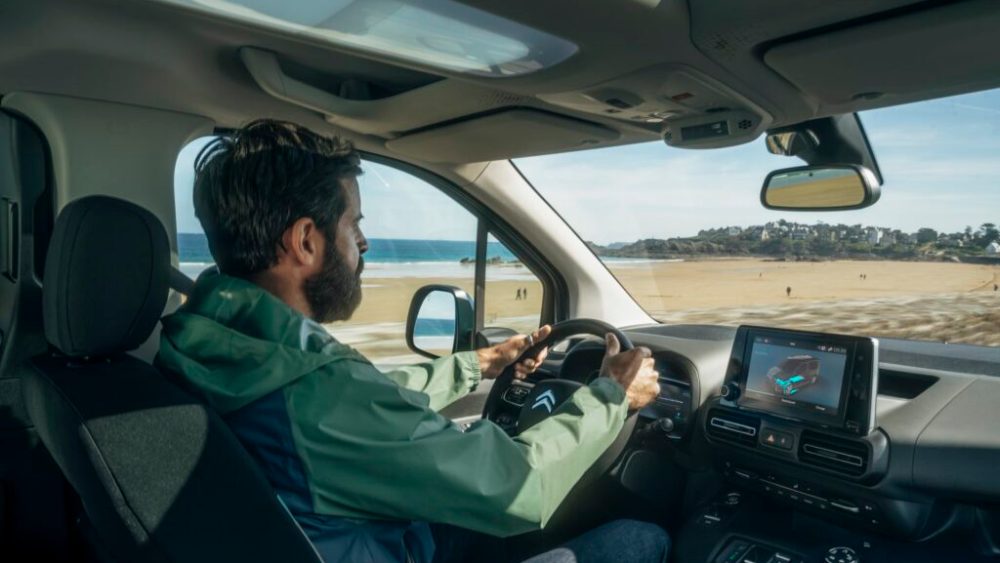 Entre le Berlingo thermique et le ë-Berlingo, rien ne change au niveau des équipements ou du design. La conduite est en revanche complètement différente. // Source : Citroën Entre le Berlingo thermique et le ë-Berlingo, rien ne change au niveau des équipements ou du design. La conduite est en revanche complètement différente. // Source : Citroën