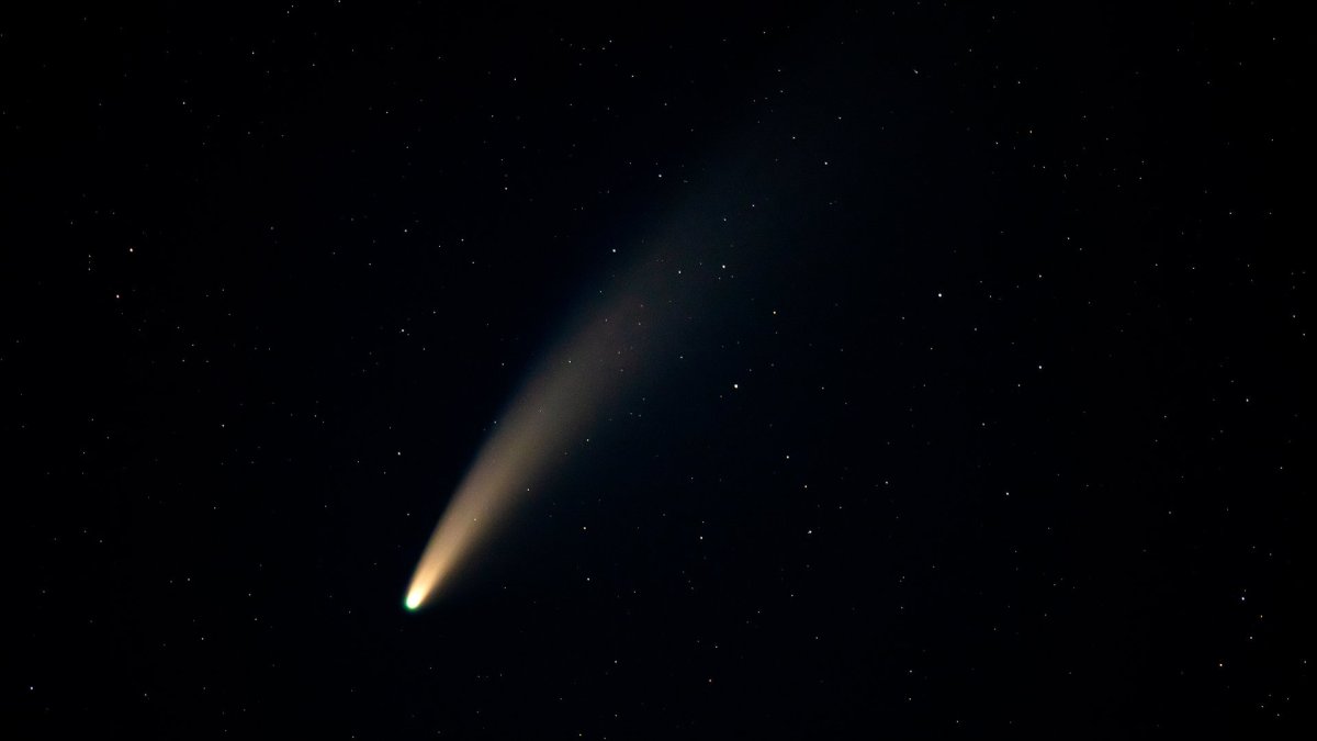 Comète NEOWISE. // Source : Flickr/CC/Andrew Kearns (image recadrée) Comète NEOWISE. // Source : Flickr/CC/Andrew Kearns (image recadrée)