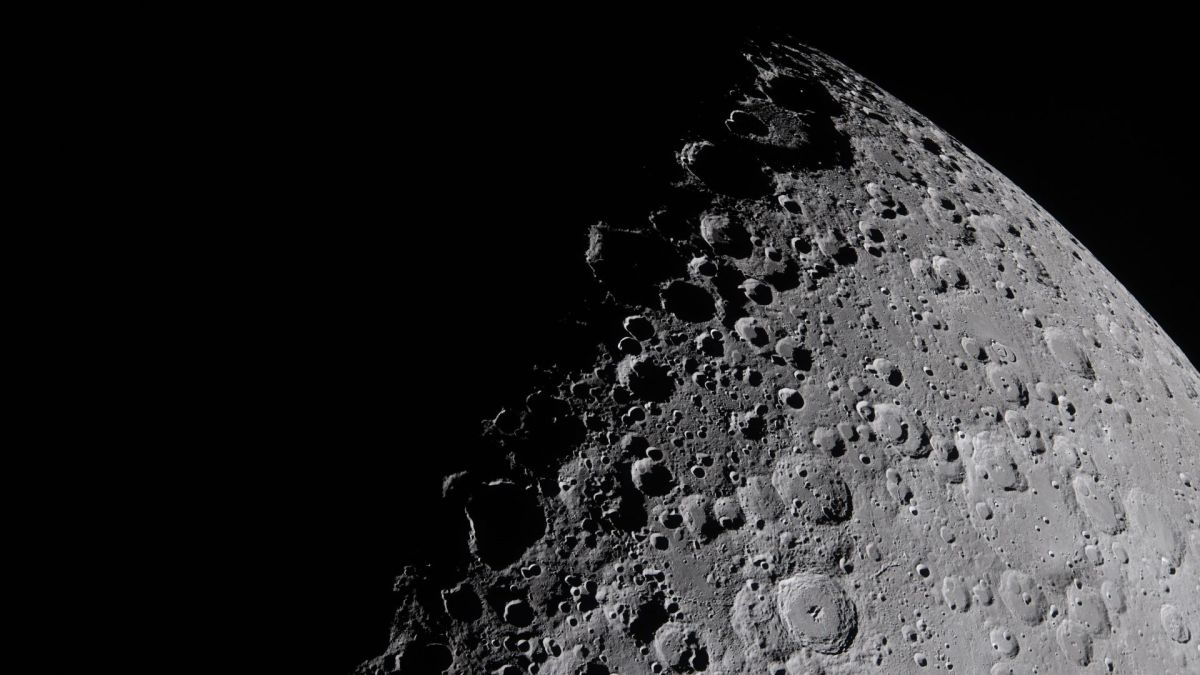 Photo prise pendant le survol de la face cachée de la Lune par Artémis II. // Source : Flickr/Nasa Johnson (image recadrée) Photo prise pendant le survol de la face cachée de la Lune par Artémis II. // Source : Flickr/Nasa Johnson (image recadrée)