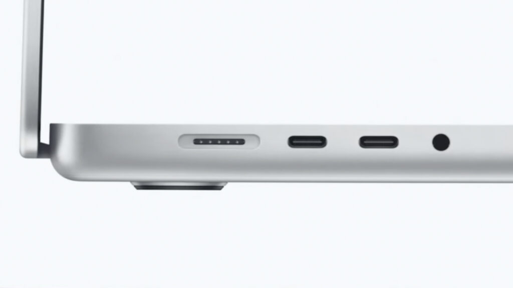 Le port magSafe à côté de deux ports USB-C (un troisième se trouve sur l'autre tranche) // Source : Capture d'écran