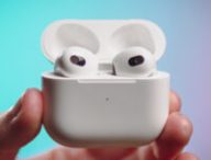 Apple AirPods 3 // Source : Louise Audry pour Numerama