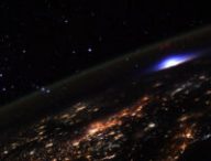 L'événement lumineux transitoire photographié par Thomas Pesquet. // Source : Flickr/CC/ESA/NASA–T. Pesquet (image recadrée) L'événement lumineux transitoire photographié par Thomas Pesquet. // Source : Flickr/CC/ESA/NASA–T. Pesquet (image recadrée)