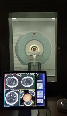 La salle de commande, pendant le scan du potimarron. // Source : CEA