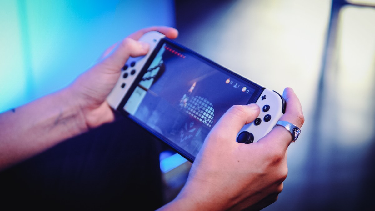 Nintendo Switch OLED // Source : Louise Audry pour Numerama Nintendo Switch OLED // Source : Louise Audry pour Numerama