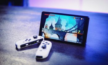 Nintendo Switch OLED // Source : Louise Audry pour Numerama Nintendo Switch OLED // Source : Louise Audry pour Numerama