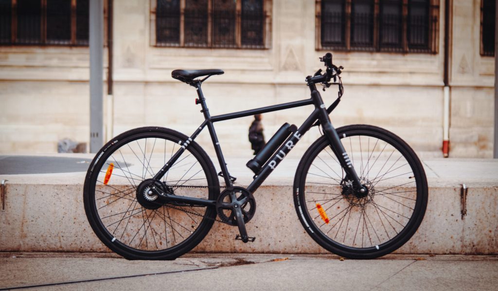 Vélo électrique Pure Flux One // Source : Louise Audry pour Numerama Vélo électrique Pure Flux One // Source : Louise Audry pour Numerama