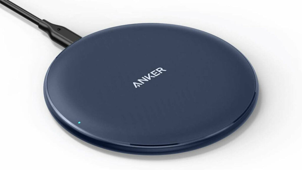 Un chargeur sans-fil permet de poser son mobile pour le recharger, sans se poser de questions // Source : Anker Un chargeur sans-fil permet de poser son mobile pour le recharger, sans se poser de questions // Source : Anker