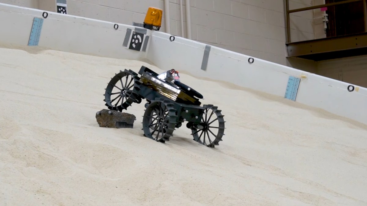 L'un des mini-robots mis à l'épreuve. // Source : Capture d'écran YouTube NASA Glenn Research Center L'un des mini-robots mis à l'épreuve. // Source : Capture d'écran YouTube NASA Glenn Research Center