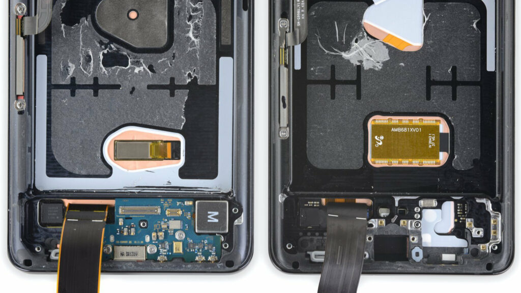 Le capteur d'empreintes du Galaxy S20 (gauche) et du S21 (droite) // Source : iFixit Le capteur d'empreintes du Galaxy S20 (gauche) et du S21 (droite) // Source : iFixit
