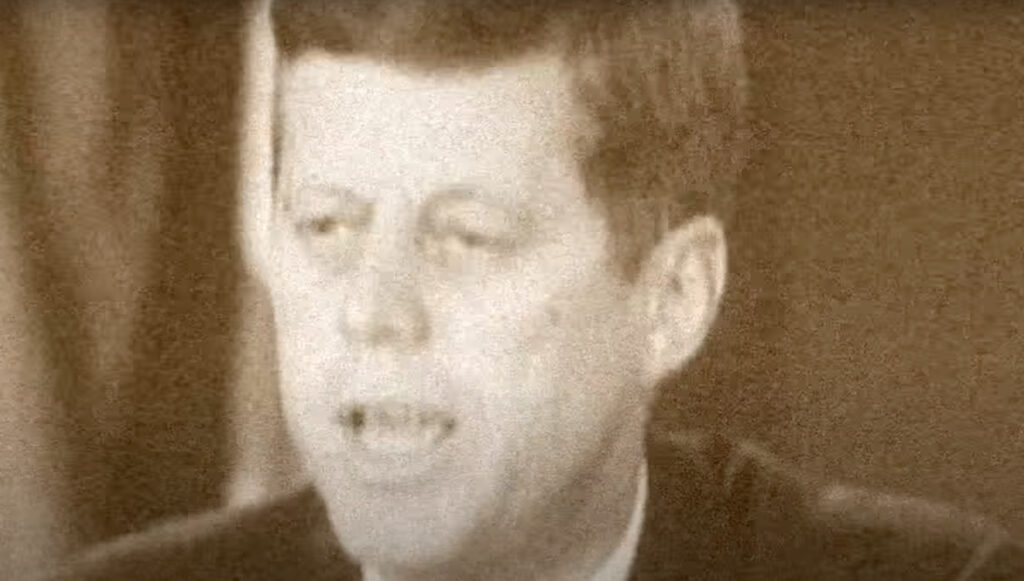 John Fitzgerald Kennedy dans Metal Gear Solid 3 // Source : Capture YouTube John Fitzgerald Kennedy dans Metal Gear Solid 3 // Source : Capture YouTube