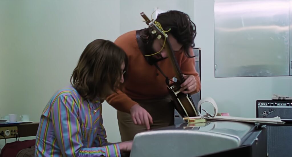 Paul McCartney et John Lennon dans le docu Get Back // Source : YouTube/Walt Disney Studio Paul McCartney et John Lennon dans le docu Get Back // Source : YouTube/Walt Disney Studio