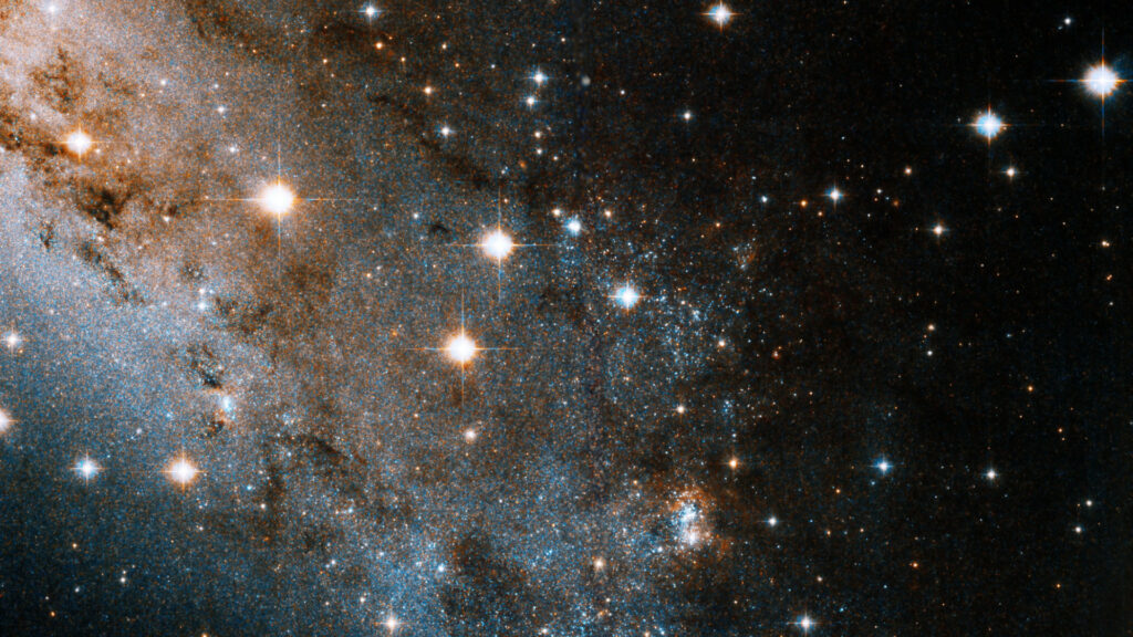Cette vue détaillée a été prise avec l'instrument ACS de Hubble. // Source : NASA, ESA, B. Williams (University of Washington), W. Li (University of California – Berkeley), and ESO; Processing: Gladys Kober (NASA/Catholic University of America) Cette vue détaillée a été prise avec l'instrument ACS de Hubble. // Source : NASA, ESA, B. Williams (University of Washington), W. Li (University of California – Berkeley), and ESO; Processing: Gladys Kober (NASA/Catholic University of America)