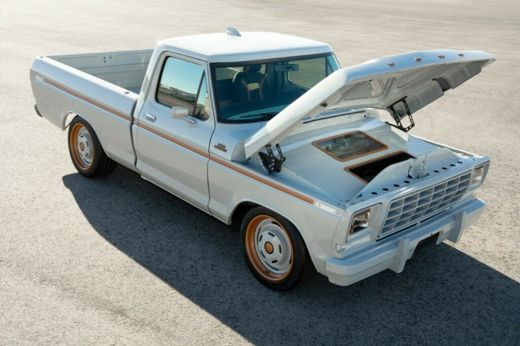 Le F-100 ELUMINATOR de Ford // Source : Ford Le F-100 ELUMINATOR de Ford // Source : Ford