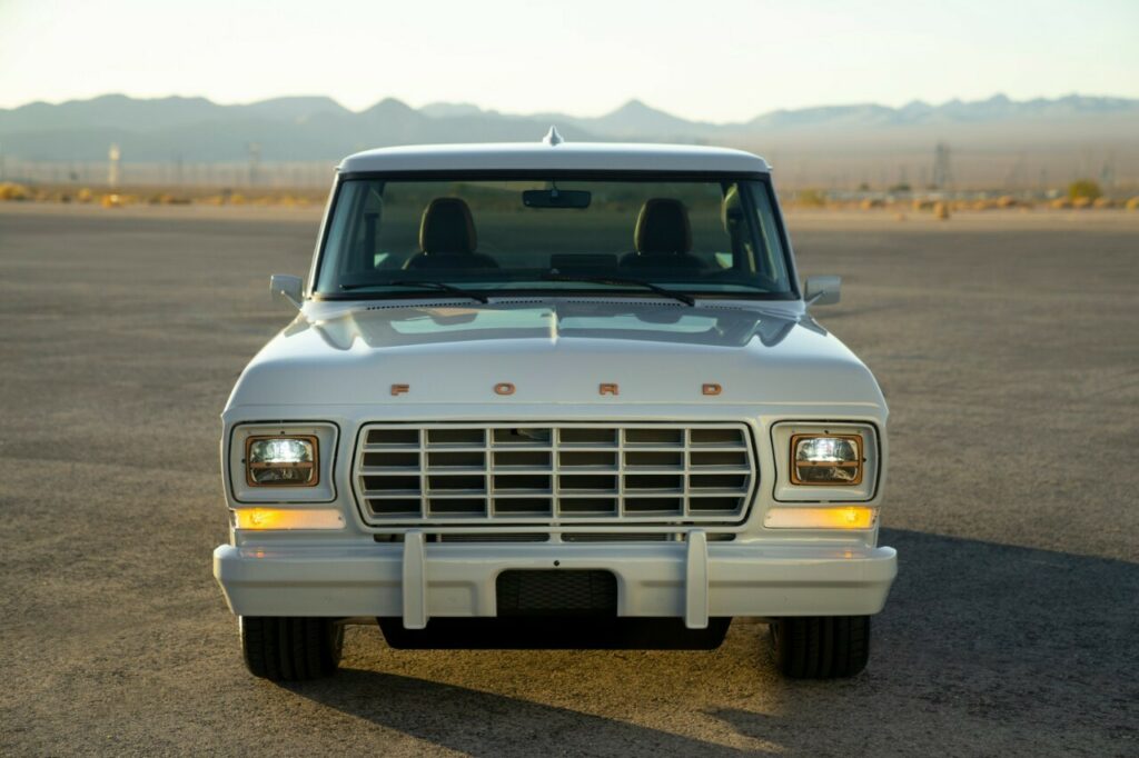 Le F-100 ELUMINATOR de Ford // Source : Ford Le F-100 ELUMINATOR de Ford // Source : Ford
