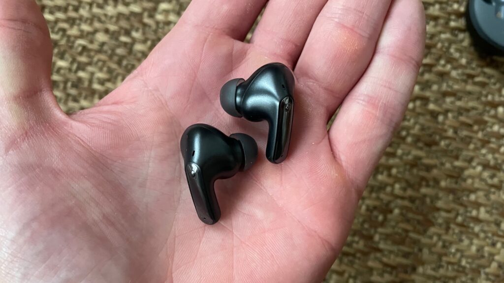Les écouteurs LG Tone Free FP8  // Source : Maxime Claudel pour Numerama