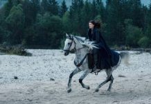 Rosamund Pike dans The Wheel of Time (La Roue du Temps) // Source : Prime Video Rosamund Pike dans The Wheel of Time (La Roue du Temps) // Source : Prime Video