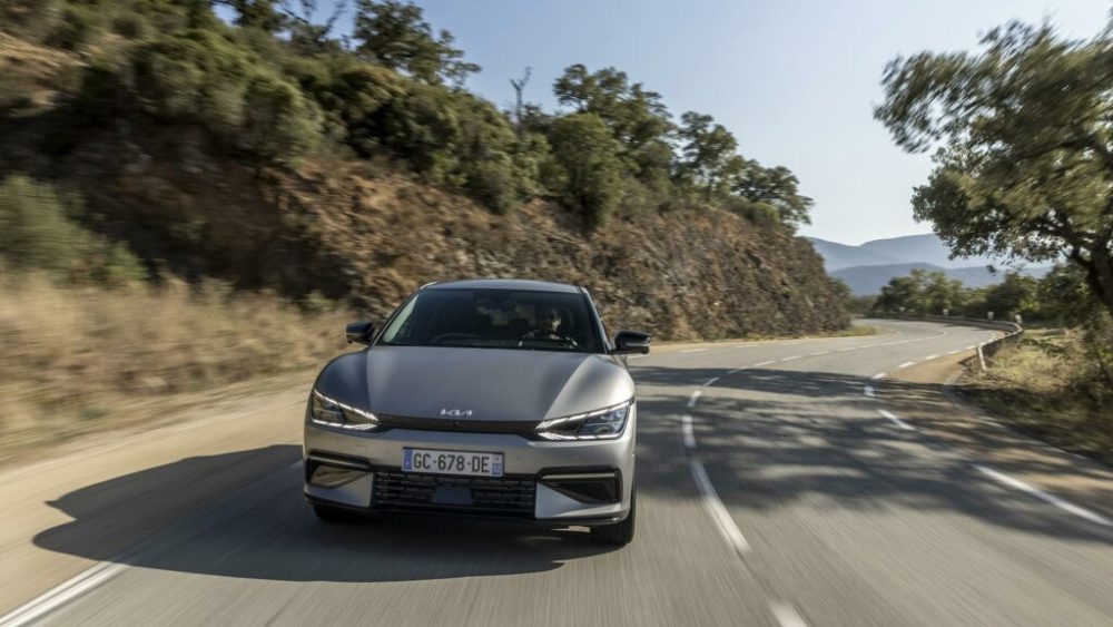 Kia EV6 sur route // Source : Kia France