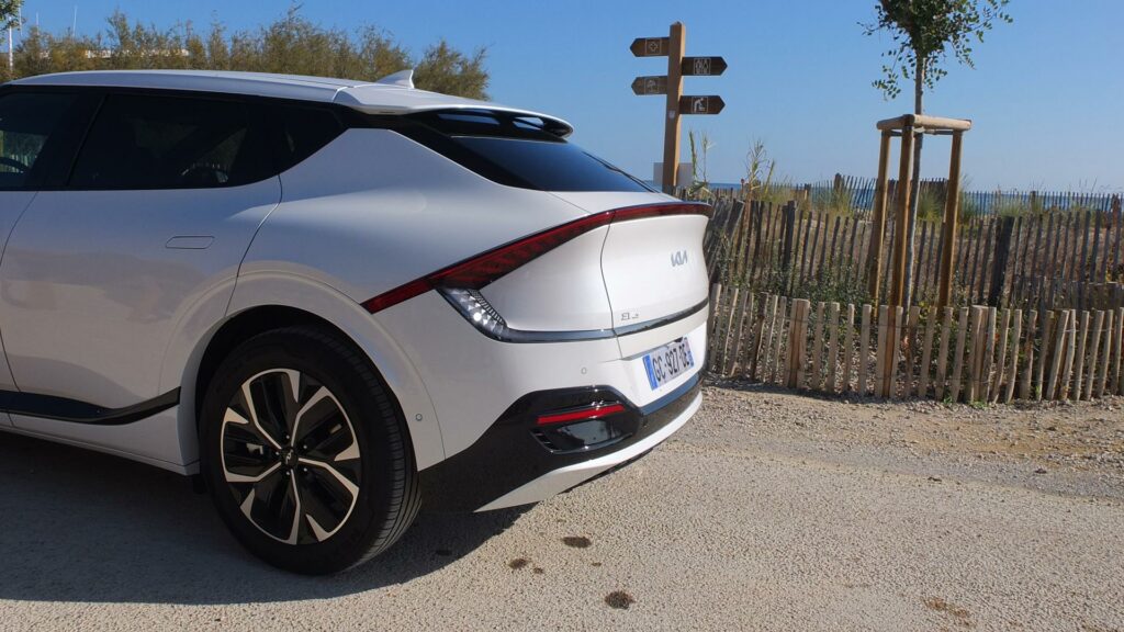 Design extérieur arrière du nouveau Kia EV6 // Source : Raphaelle Baut pour Numerama Design extérieur arrière du nouveau Kia EV6 // Source : Raphaelle Baut pour Numerama