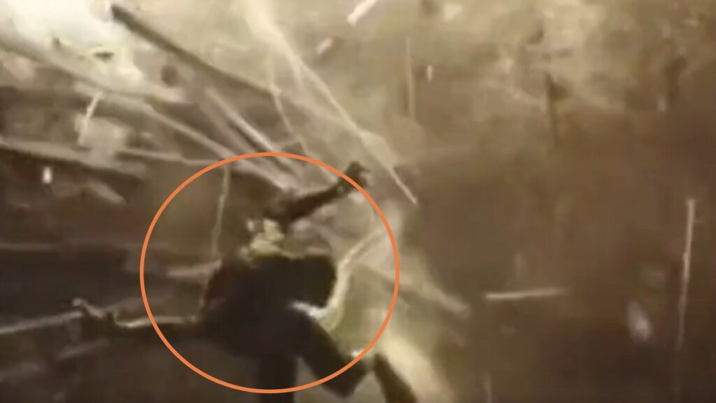 À cet instant, il semblerait que la vidéo ait été éditée pour supprimer un personnage. // Source : Sony Pictures Brasil À cet instant, il semblerait que la vidéo ait été éditée pour supprimer un personnage. // Source : Sony Pictures Brasil