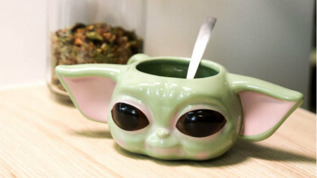Le mug bébé Yoda // Source : L’avant gardiste Le mug bébé Yoda // Source : L’avant gardiste