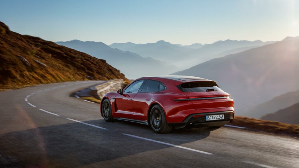 Porsche Taycan GTS Sport Turismo // Source : Porsche