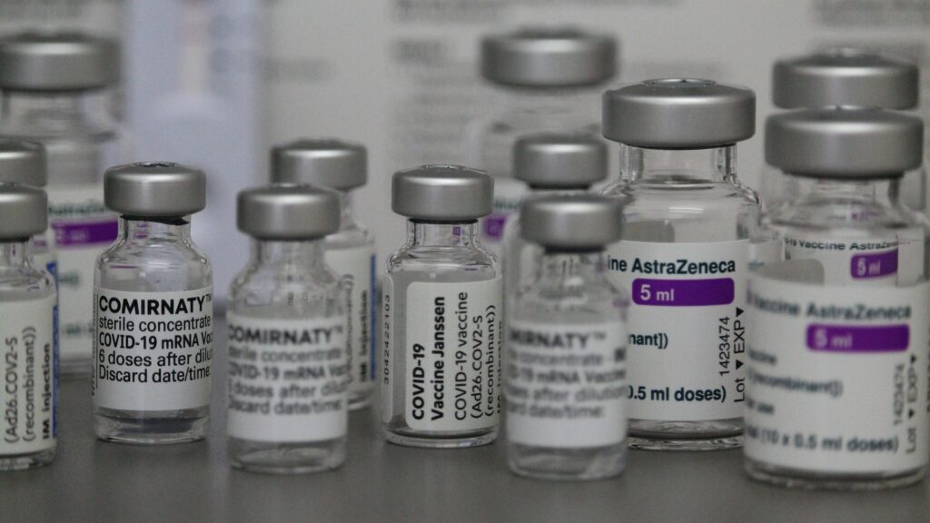 Il existe plusieurs vaccins contre le covid, de Pfizer à AstraZeneca. // Source : Pixabay Il existe plusieurs vaccins contre le covid, de Pfizer à AstraZeneca. // Source : Pixabay