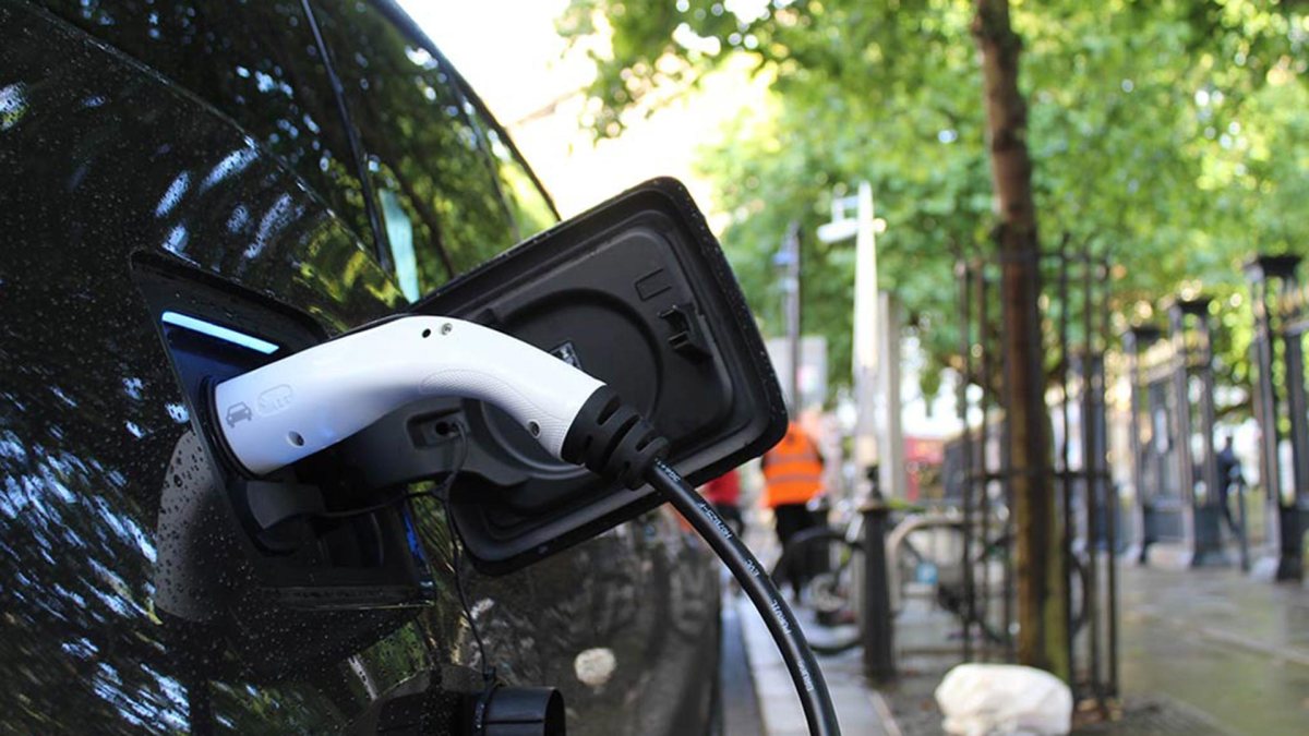 Véhicule en charge en ville // Source : Pixabay Véhicule en charge en ville // Source : Pixabay