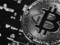 Les crypto-monnaies sont toujours adossées à une blockchain // Source : canva Les crypto-monnaies sont toujours adossées à une blockchain // Source : canva