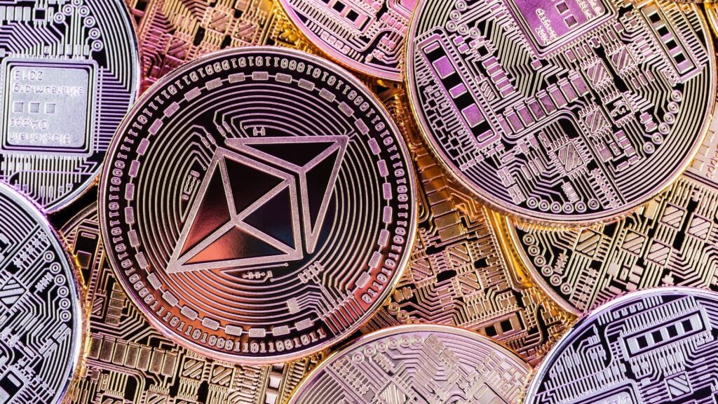 Les crypto-monnaies sont très différentes des MNBC // Source : canva Les crypto-monnaies sont très différentes des MNBC // Source : canva