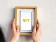 Anne Hidalgo veut réguler et encadrer le commerce de NFT // Source : canva