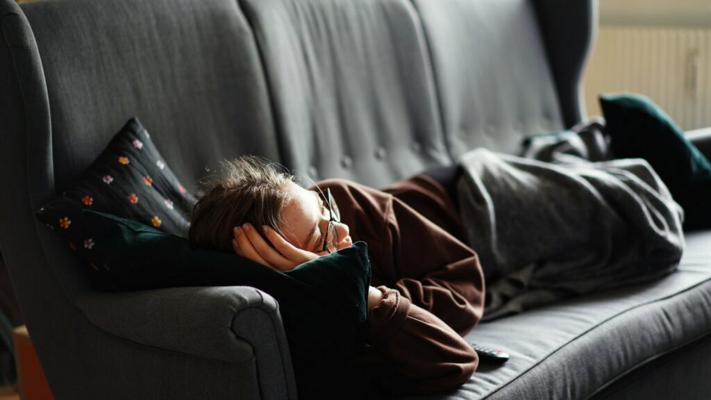 Le binge watching peut devenir problématique lorsqu'il se rapproche d'une addiction. // Source : Unsplash Le binge watching peut devenir problématique lorsqu'il se rapproche d'une addiction. // Source : Unsplash