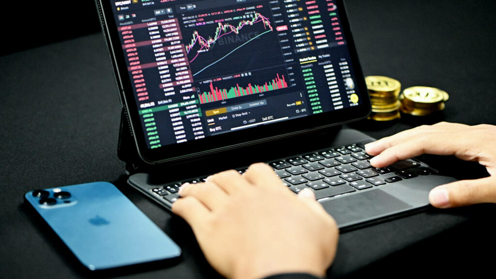 Il sera plus simple d'acheter des publicités pour des cryptomonnaies sur Facebook // Source : Executium / Unsplash Il sera plus simple d'acheter des publicités pour des cryptomonnaies sur Facebook // Source : Executium / Unsplash
