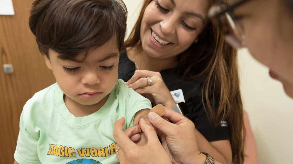 Les 5-11 ans pourraient bientôt être vaccinés contre le covid // Source : CDC / Unsplash Les 5-11 ans pourraient bientôt être vaccinés contre le covid // Source : CDC / Unsplash