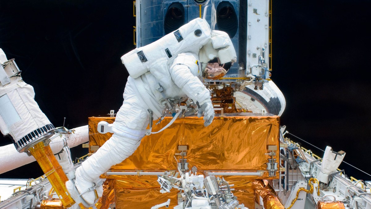 Servicing Mission en mai 2009. // Source : Flickr/CC/Nasa Goddard Space Flight Center (photo recadrée) Servicing Mission en mai 2009. // Source : Flickr/CC/Nasa Goddard Space Flight Center (photo recadrée)