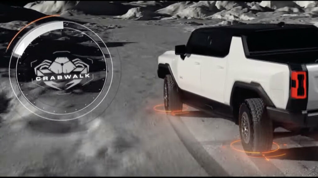 Les roues du Hummer General Motors peuvent pivoter sur leurs axes // Source : GMC - Youtube