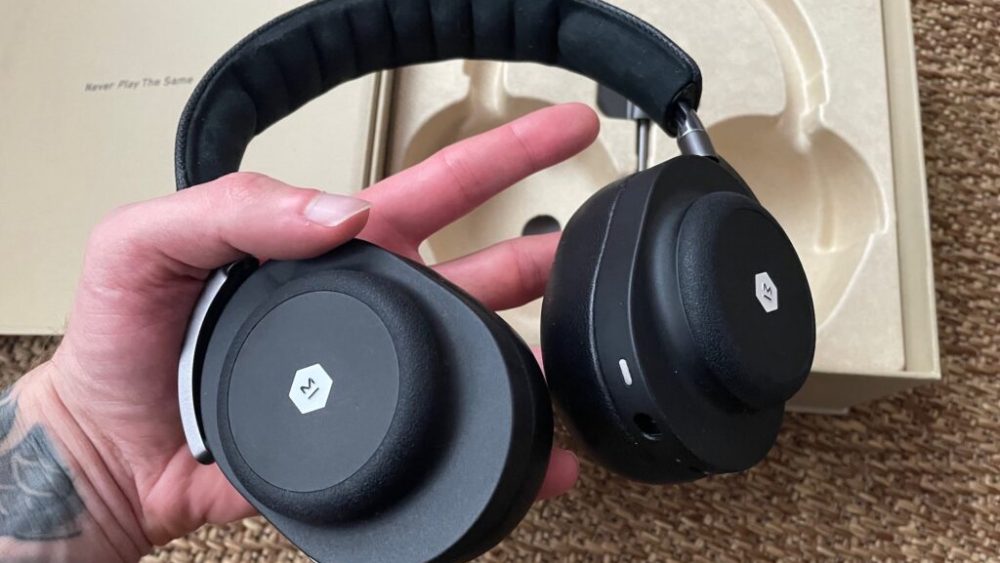 Le casque Master & Dynamic MG20 // Source : Maxime Claudel pour Numerama