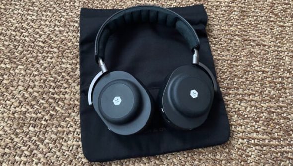 Le casque Master & Dynamic MG20 // Source : Maxime Claudel pour Numerama