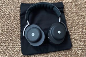Le casque Master & Dynamic MG20 // Source : Maxime Claudel pour Numerama Le casque Master & Dynamic MG20 // Source : Maxime Claudel pour Numerama