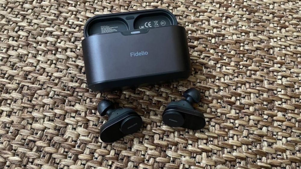 Les écouteurs Philips Fidelio T1 // Source : Maxime Claudel pour Numerama Les écouteurs Philips Fidelio T1 // Source : Maxime Claudel pour Numerama