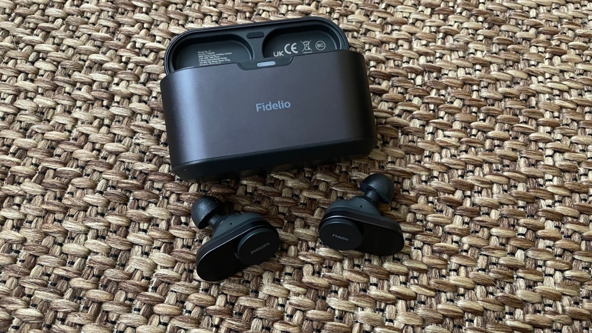 Les écouteurs Philips Fidelio T1 // Source : Maxime Claudel pour Numerama Les écouteurs Philips Fidelio T1 // Source : Maxime Claudel pour Numerama