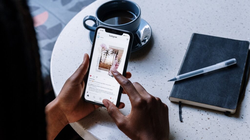 Instagram sur mobile. // Source : Pexels Instagram sur mobile. // Source : Pexels
