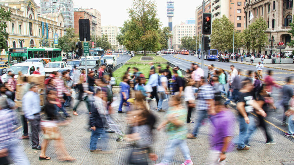 Le nombre de personnes utilisant Internet a grimpé à 4,9 milliards en 2021 // Source : Mauro Mora / Unsplash