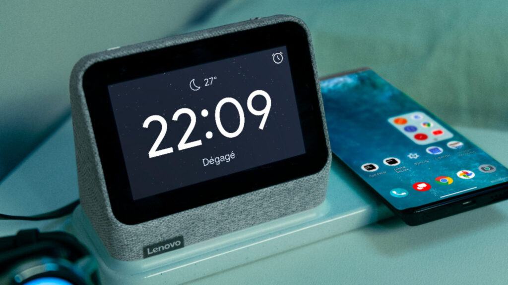 Lenovo Smart Clock 2 dans sa version avec socle de charge sans fil // Source : Lenovo Lenovo Smart Clock 2 dans sa version avec socle de charge sans fil // Source : Lenovo
